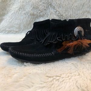 Minnetonka zip up moccasin
